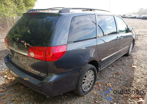 2010 Toyota Sienna Limited z USA, uszkodzony, nr VIN 5TDDK4CC7AS029938